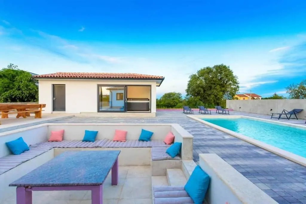 Villa 9 Marcana
